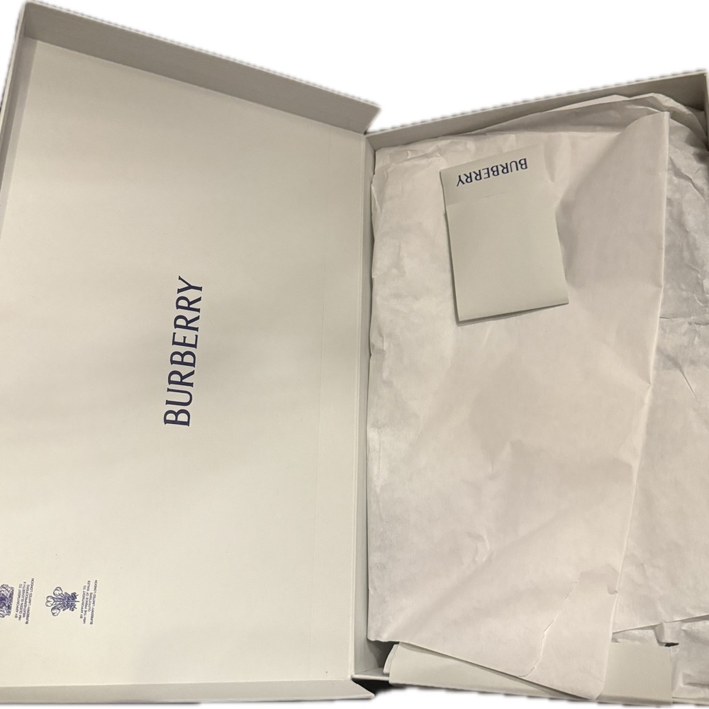 Burberry, new with tags, inbox, stingray, rubber, slides, blue size 6 and 7 - Picture 7 of 8